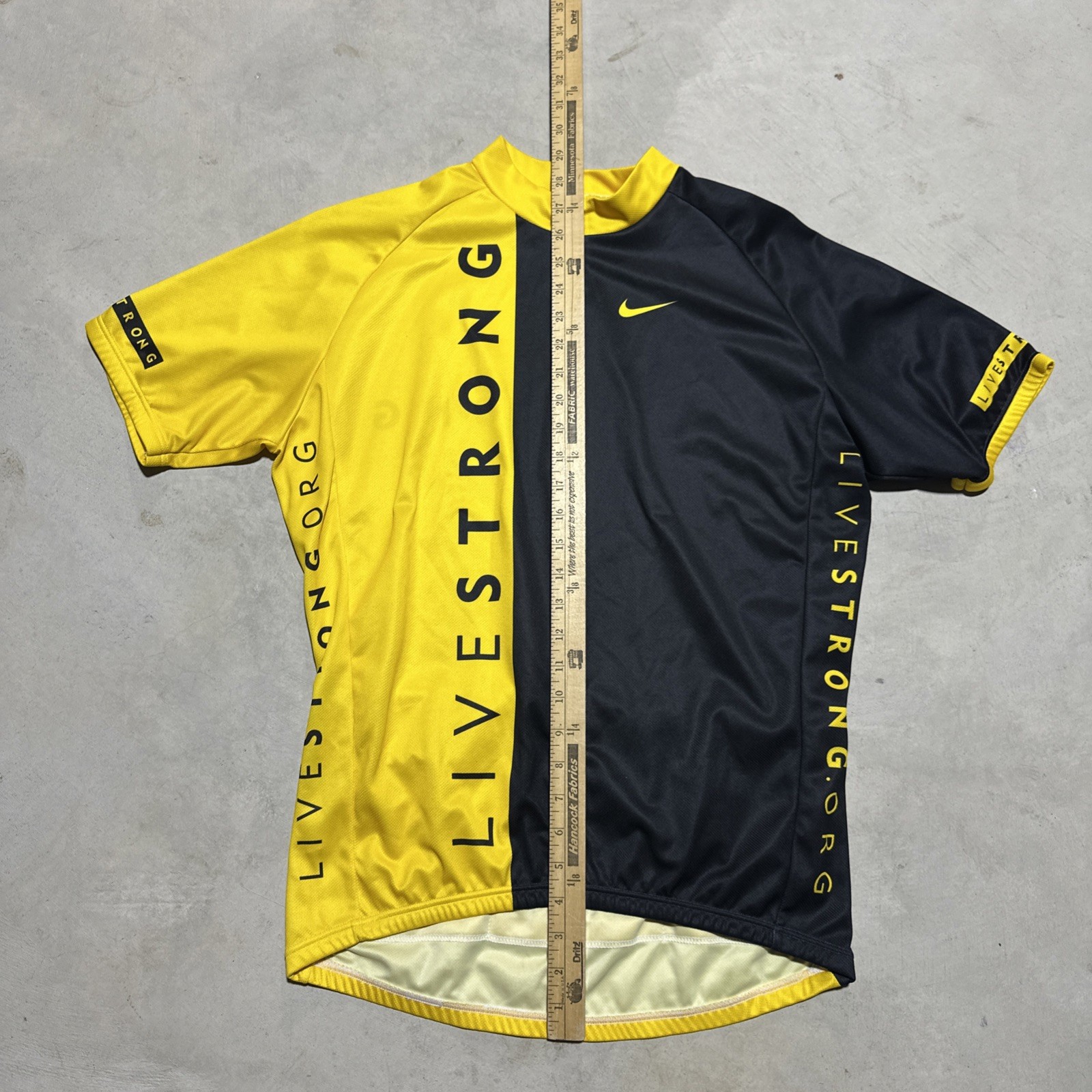Nike LiveStrong Men’s Black Yellow Cycling Jersey SZ XL Pockets Stretch Italy