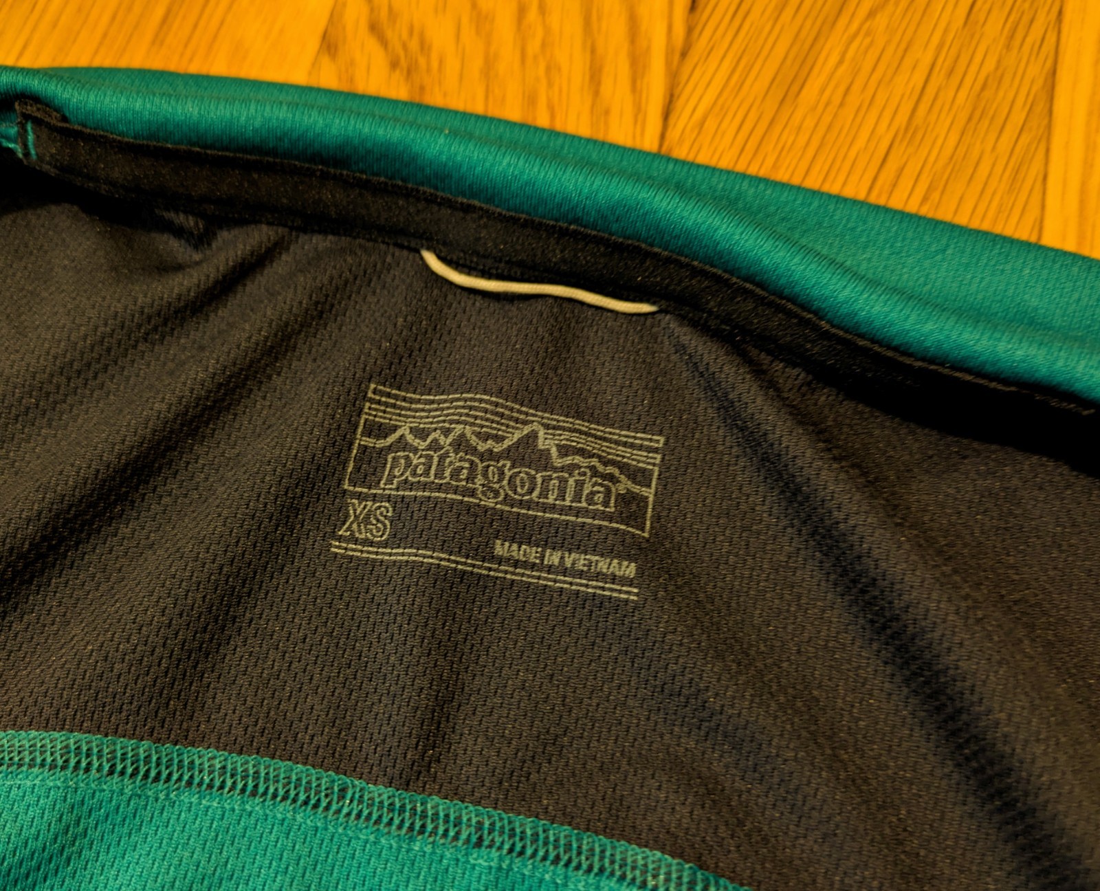 Patagonia Women’s Full-Zip Cycling Jersey Teal/Navy sz XS *Slight Damage*
