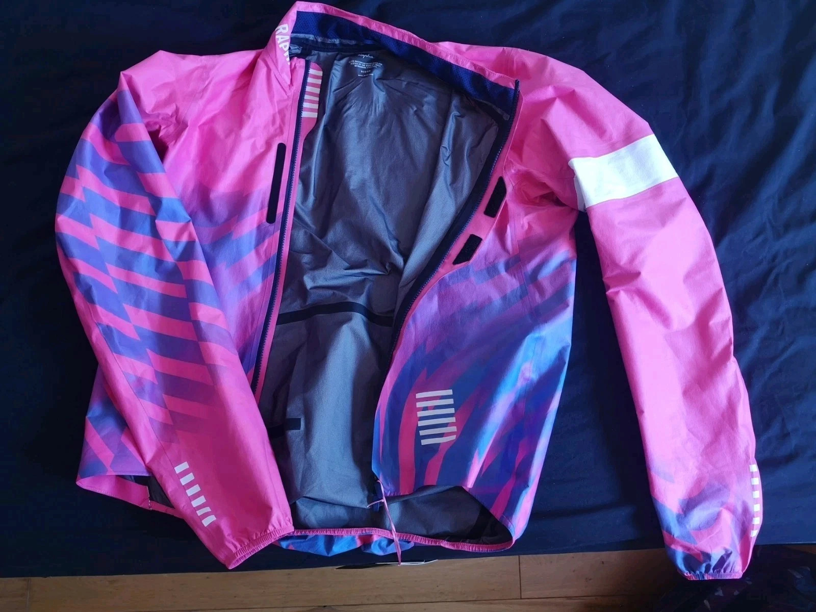 USED PINK RAPHA PRO TEAM EF LIGHTWEIGHT SHAKEDRY GORETEX CYCLING JACKET MEDIUM