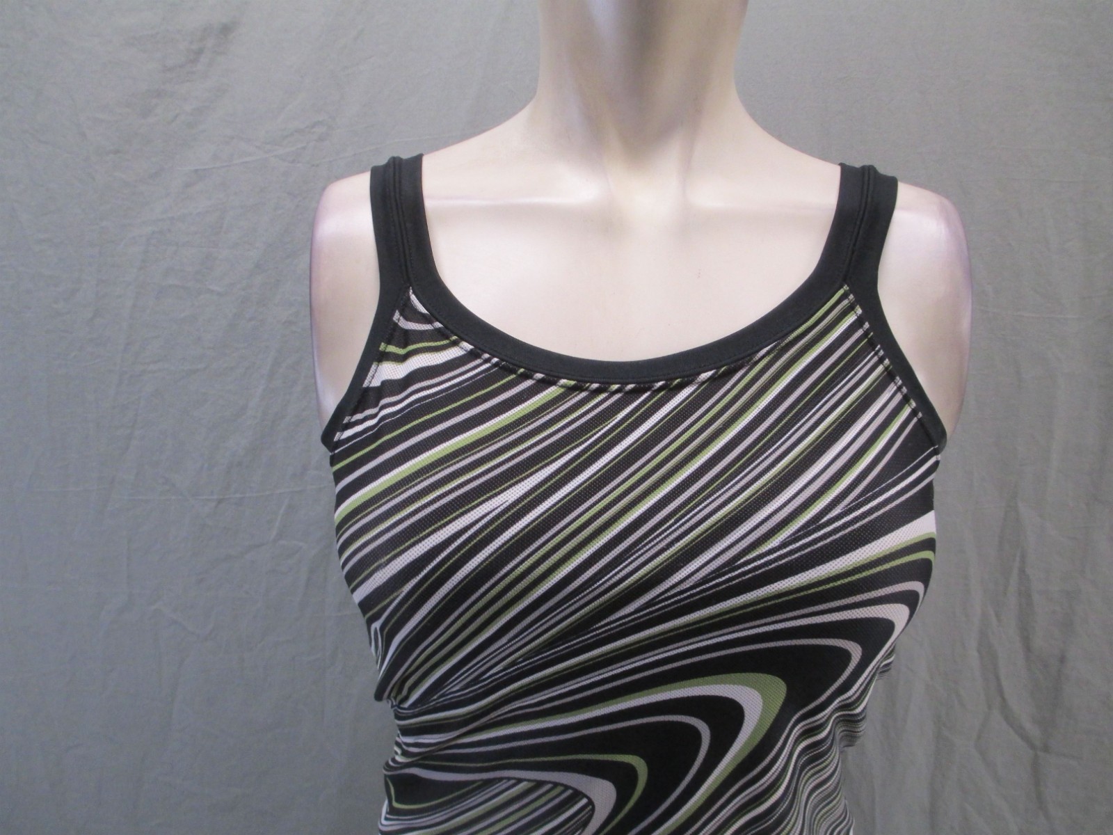 Sugoi Size M Womens Multicolor Cycling Compression Sleeveless Crop Sport Top 971