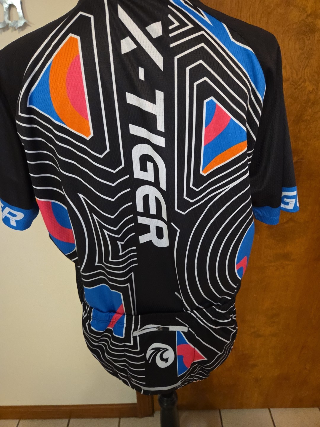 X-TIGER ADULT XL FULL ZIP, SHORT SLEEVE, BRIGHTLY COLORED CYCLIST/ BIKE SHIRT