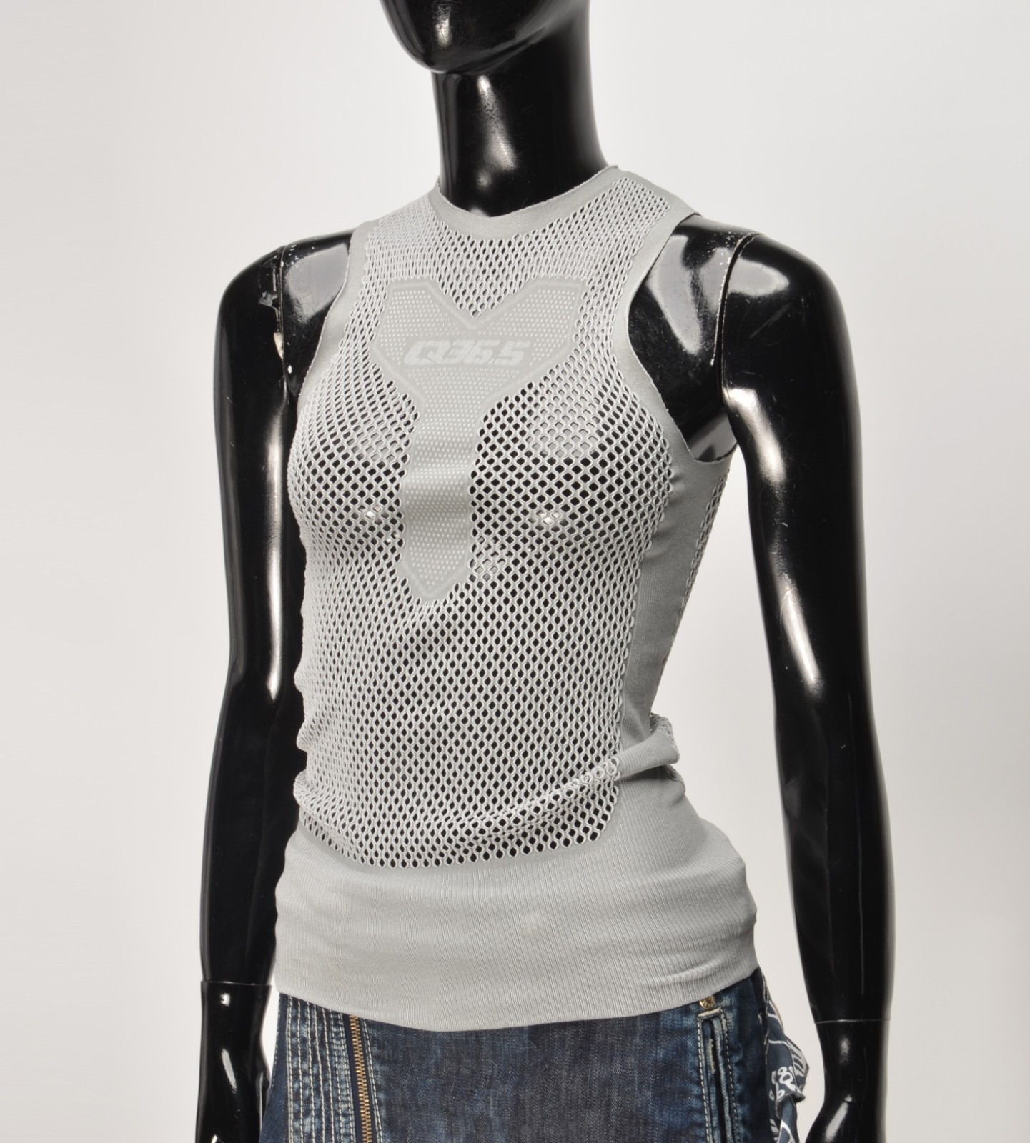 Q36.5 Mesh Sleeveless Women’s Gray Compression Cycling Base Layer Top S?
