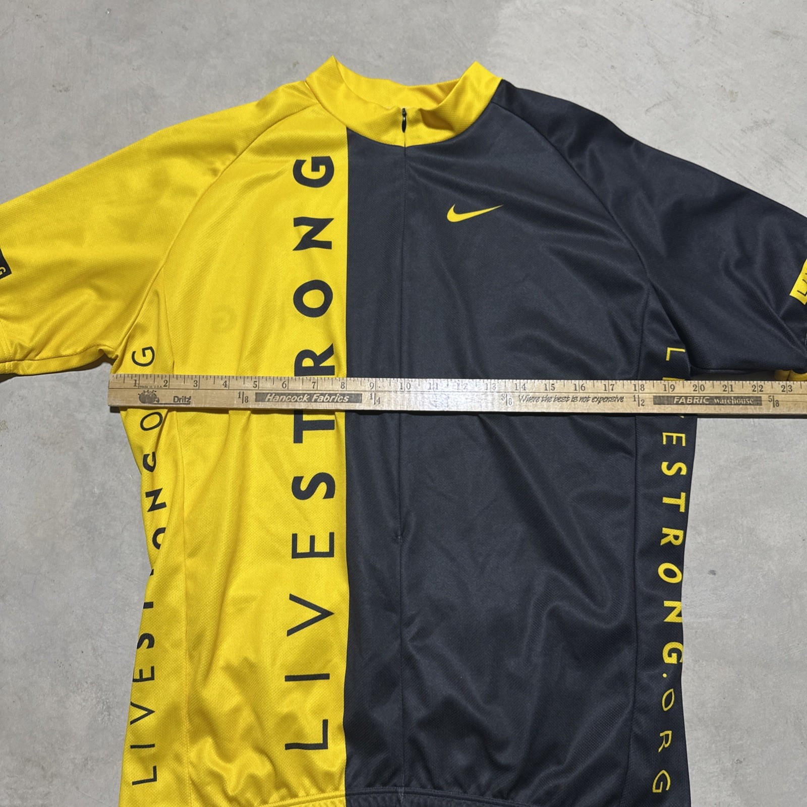 Nike LiveStrong Men’s Black Yellow Cycling Jersey SZ XL Pockets Stretch Italy