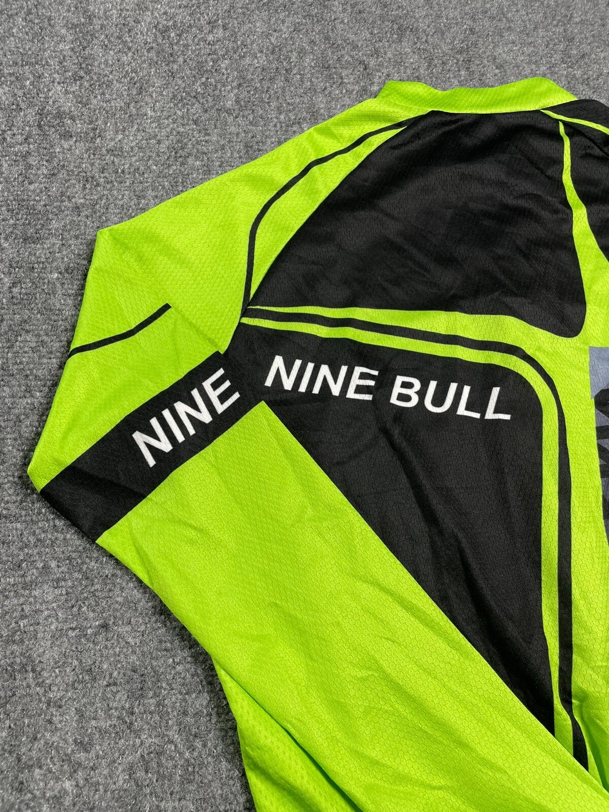 Nine Bulls Men’s Black/Green Elastic Waist Back Pockets Bicycle Jersey Size S
