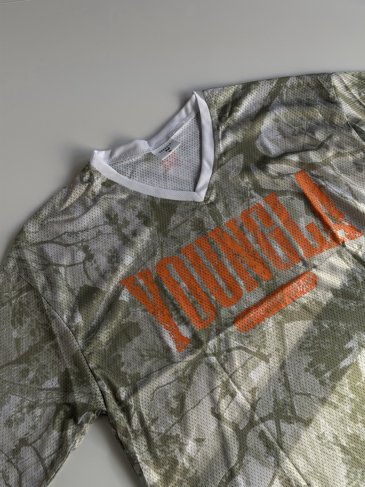 YOUNGLA – 4187 VARSITY FOOTBALL CROPPED JERSEY TAN TREE CAMO – XXL