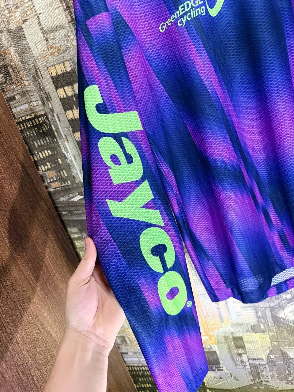MAAP x Team Jayco AlUla jersey men’s CYCLING Size Medium Aurora Purple