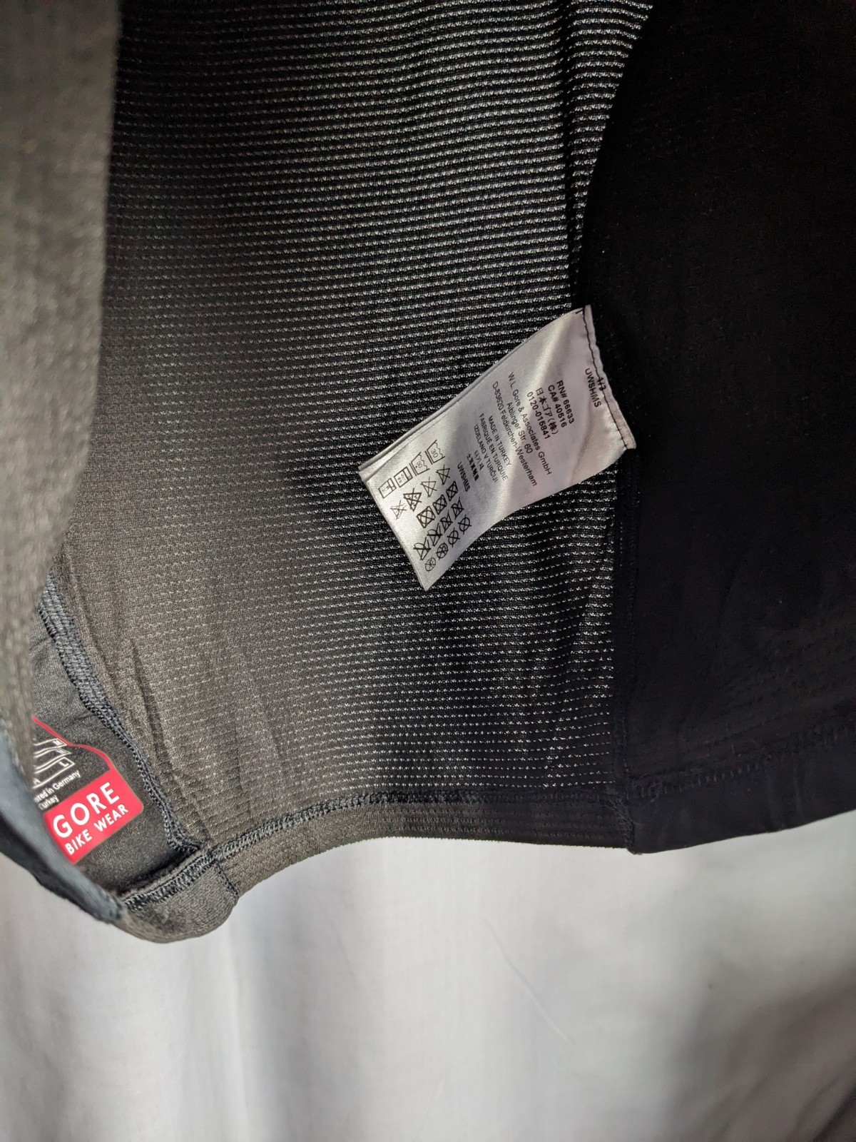 GORE WINDSTOPPER Base Layer Shirt – Black | Men’s M