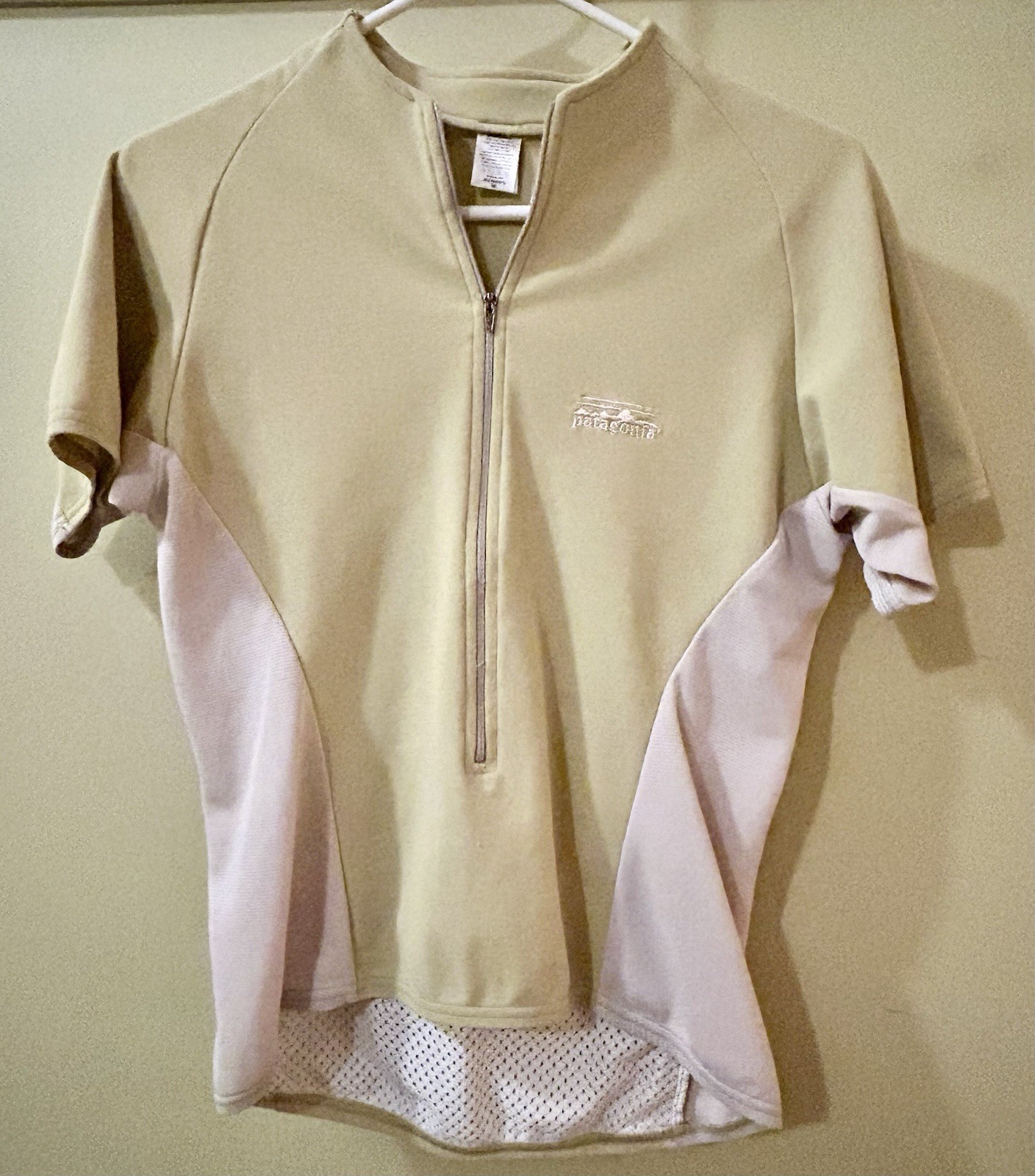 Patagonia Women’s Med Cycling Jersey Short Sleeves, Half Zip Mustard 2 Pockets