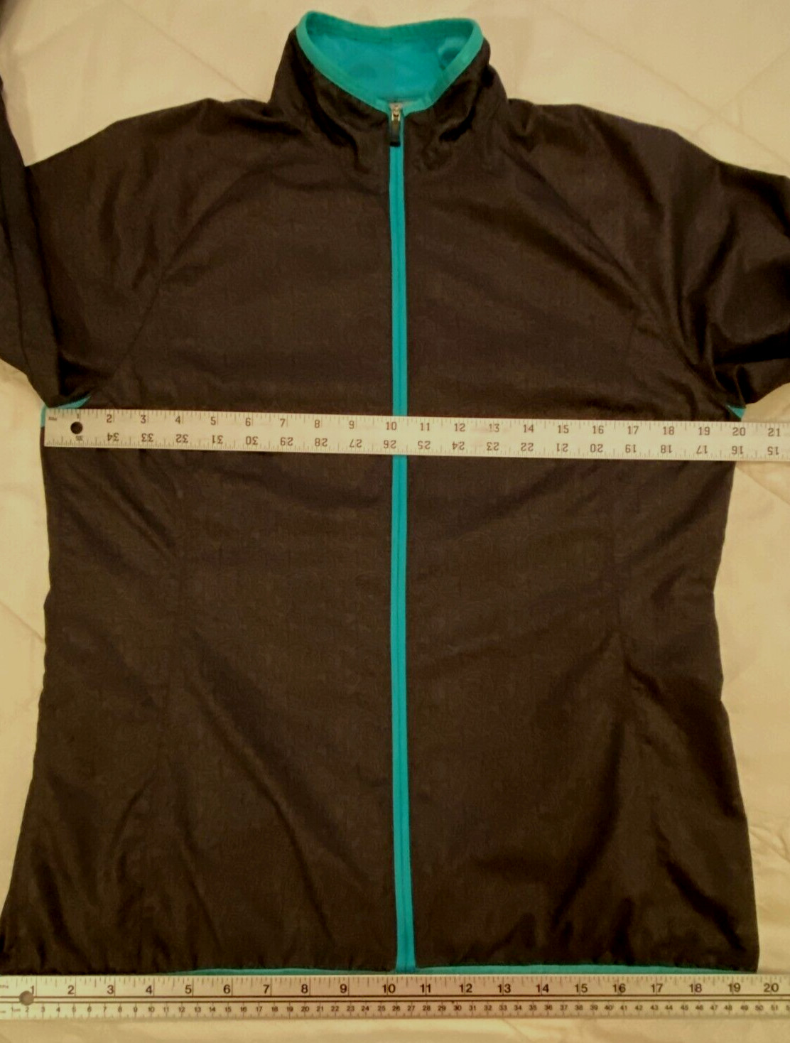 REI LIGHTWEIGHT BIKING SHELL, Black & teal. Media port. PACKABLE! Women’s Med