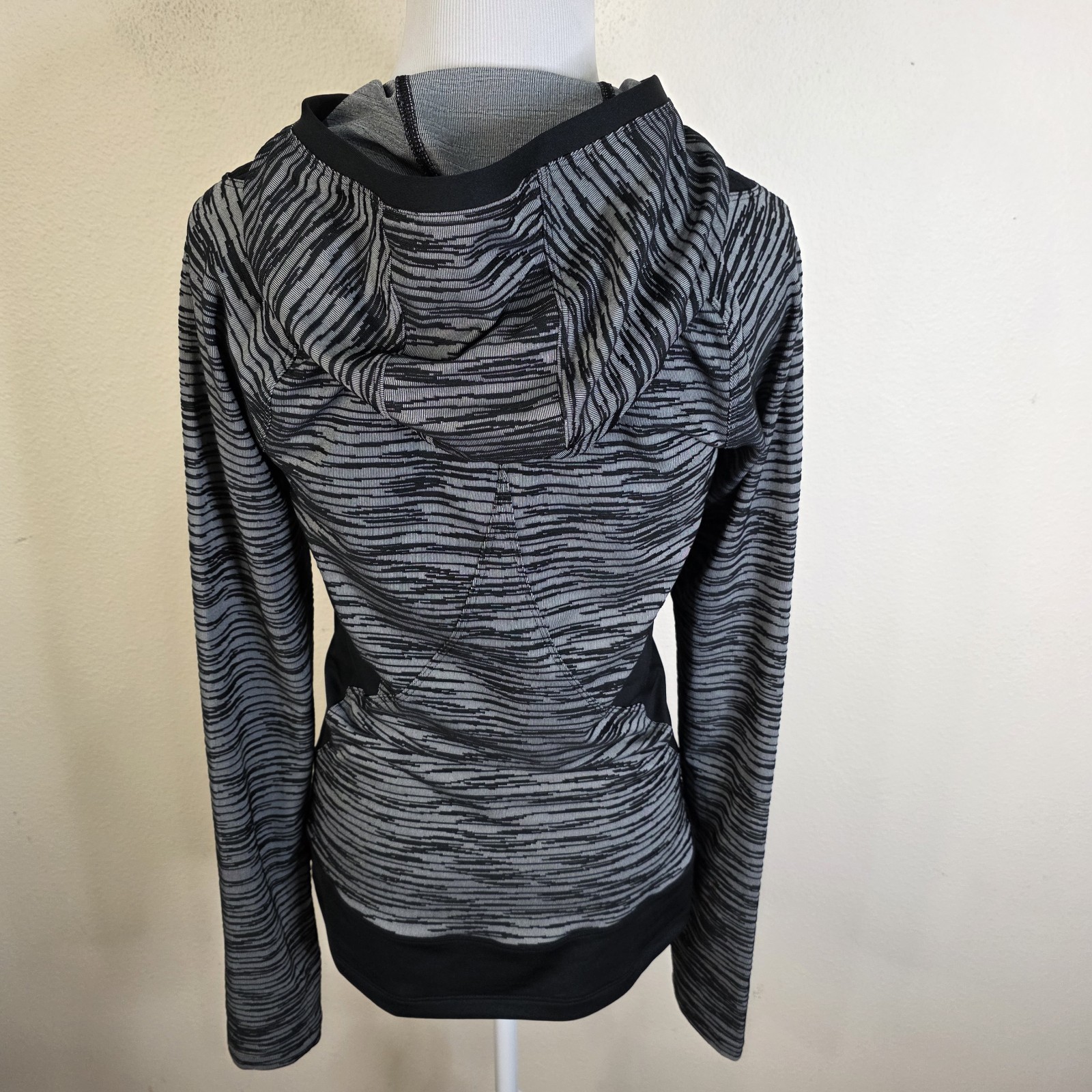 Pearl Izumi Hooded Long Sleeve Cycling, Running Shirt Gray Stretch Size Medium