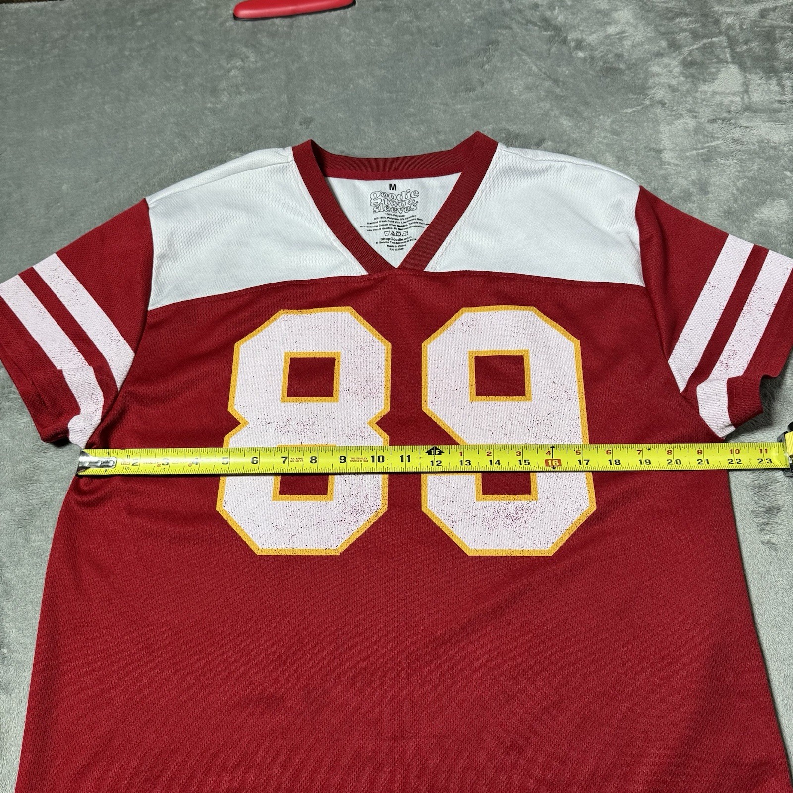 Goodie Two Sleeves Mens Waist Length Jersey Size M 21.5×25 Football Sports