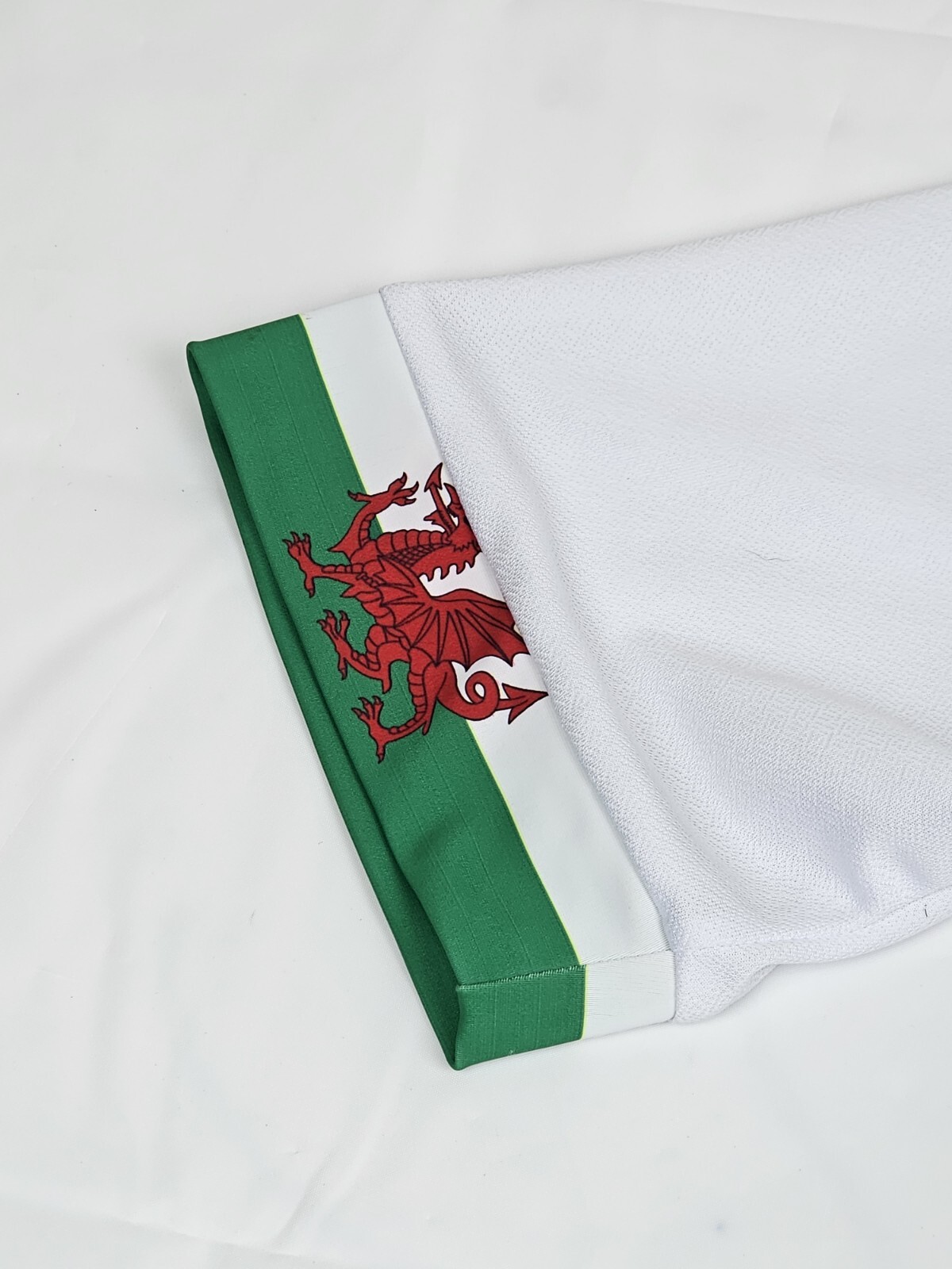 Team United Kingdom Pride Of Wales Cycling Jersey Mens Med. White Short Sleeve