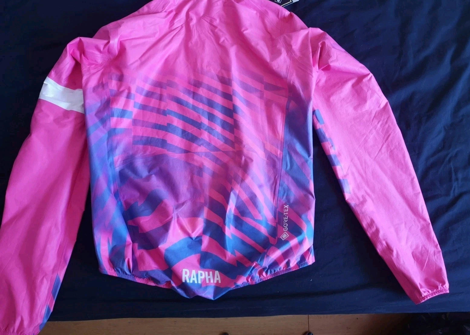 USED PINK RAPHA PRO TEAM EF LIGHTWEIGHT SHAKEDRY GORETEX CYCLING JACKET MEDIUM