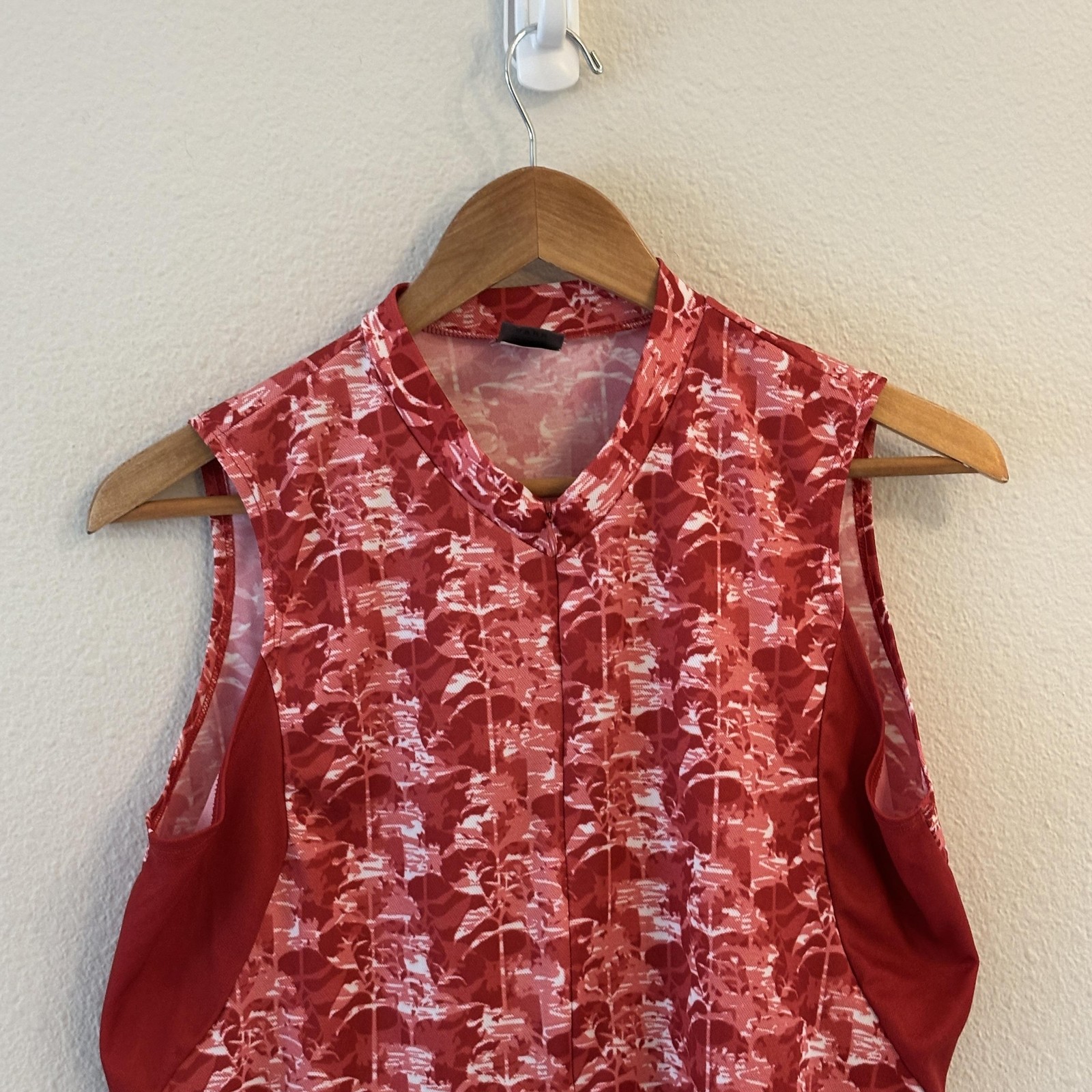 REI Cycling Jersey Tank Womens Large Red Floral 1/2 Zip Pockets Bike Top