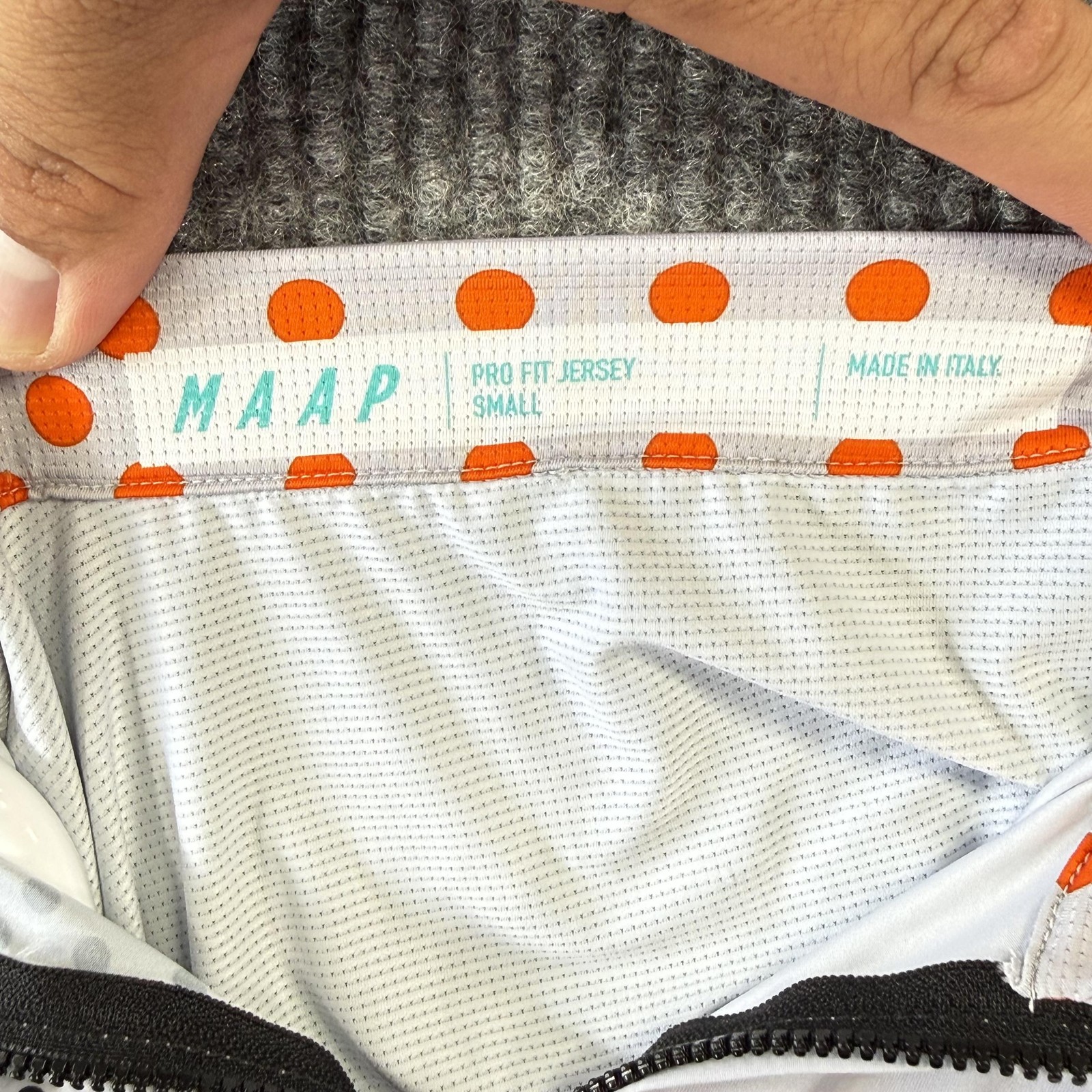 MAAP Cycling Jersey Mens Small Pro Fit Jersey Gray Strava Full Zip Pockets Italy