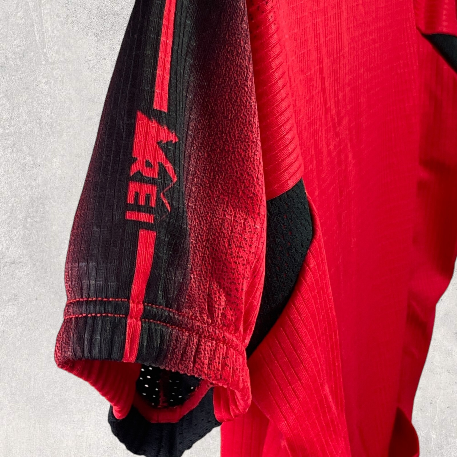 REI Mens Red Black Polyester Short Sleeve Cycling Jersey 3/4 Zip Size L