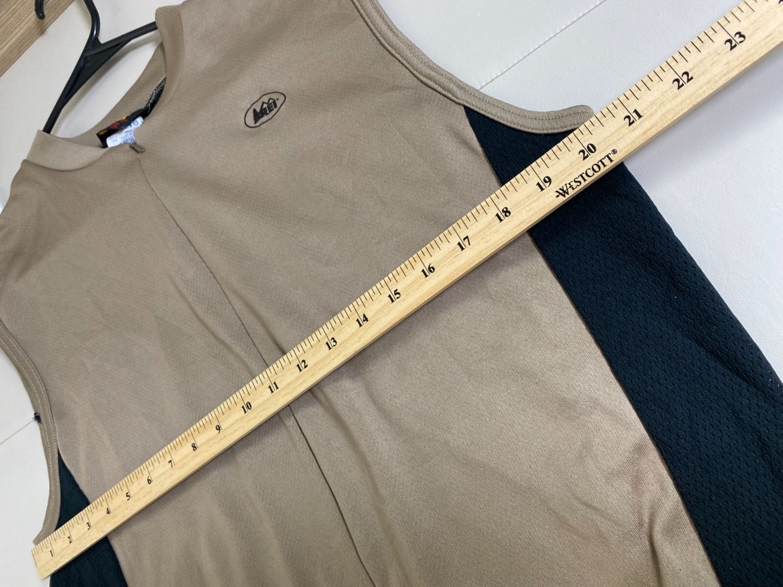 Vintage REI Mens Sleeveless Cycling Jersey size Large Tan Black Back Pockets USA