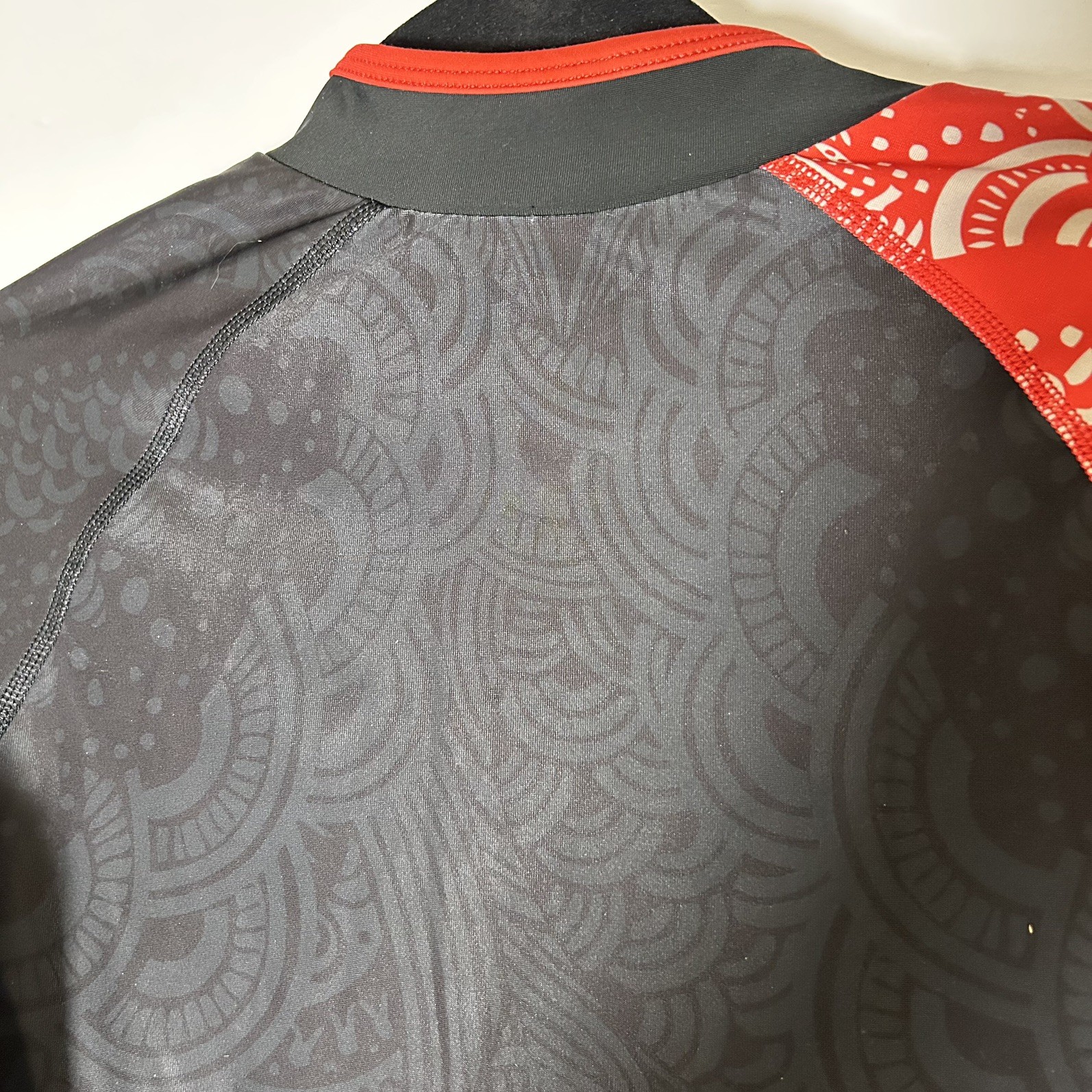 Shebeest Women’s Medium Cycling Lined Jersey Model Divine L/S Hana Black and Red