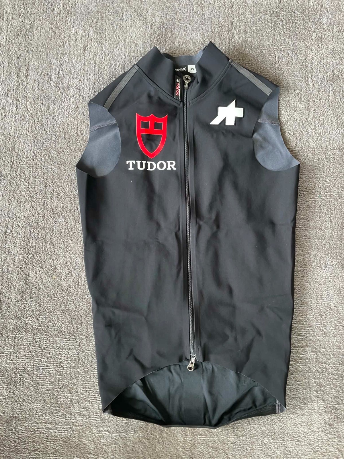 Tudor Pro cycling ASSOS Wind/rain west Size XS
