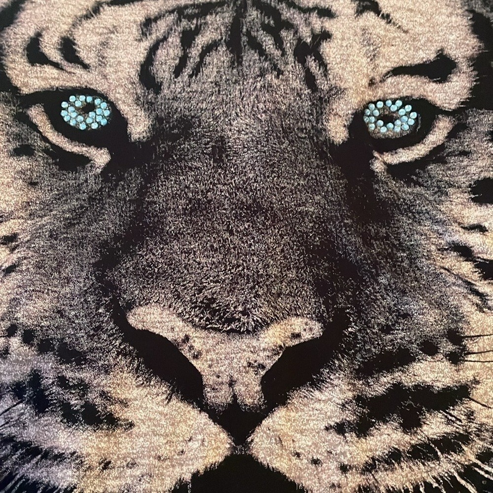 One Hundred Roses 3/4 sleeve Tiger Tee with Blue Eyes size Medium