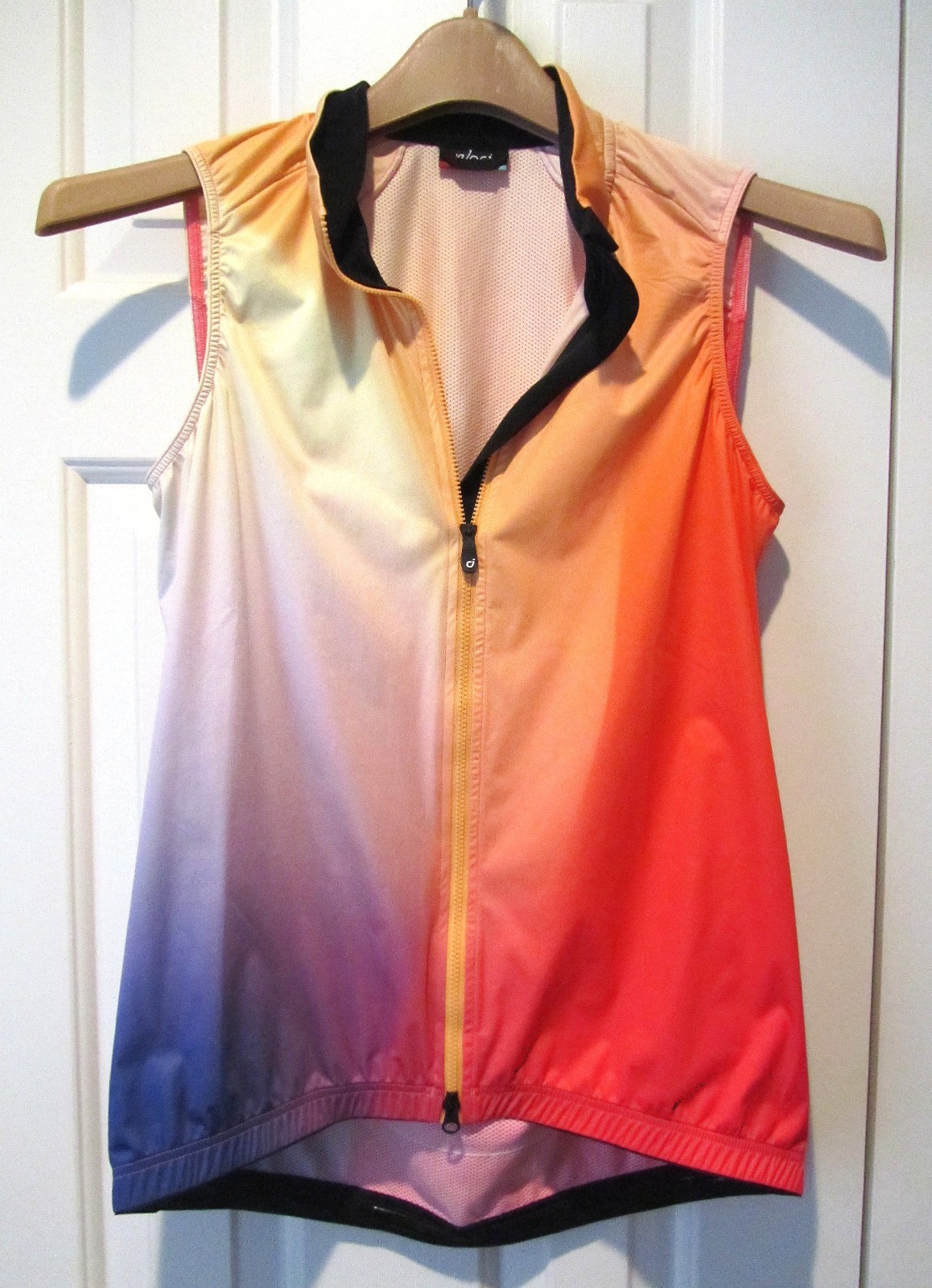 VELOCIO Women’s “Sunrise Blur” Zippered Wind Vest Size Medium 18″ P-P