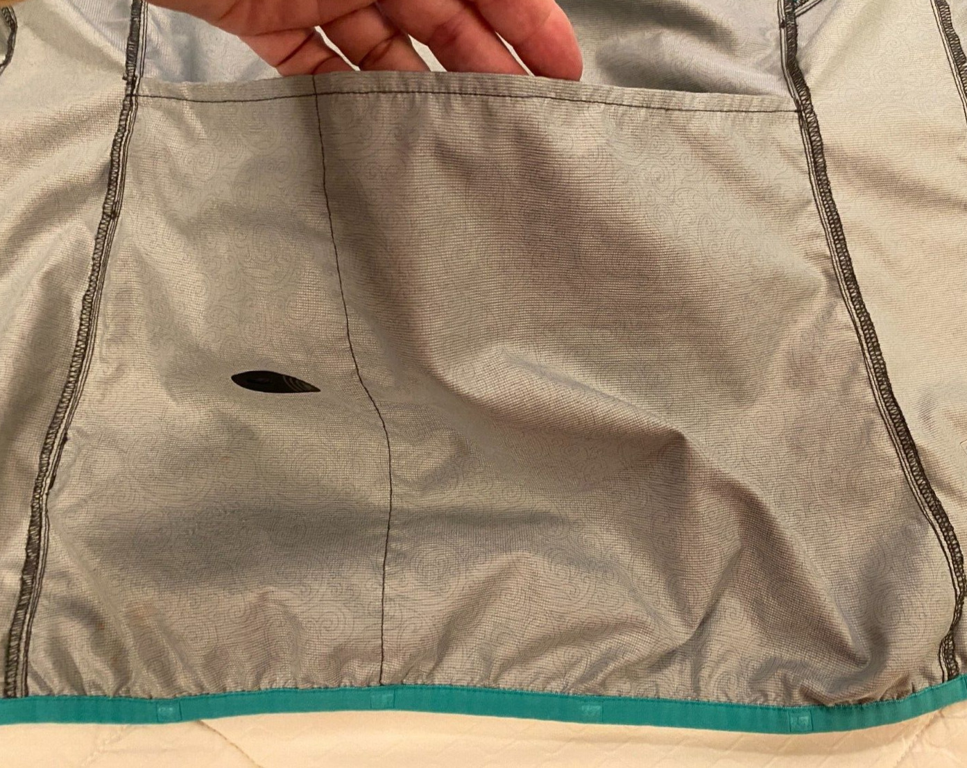 REI LIGHTWEIGHT BIKING SHELL, Black & teal. Media port. PACKABLE! Women’s Med