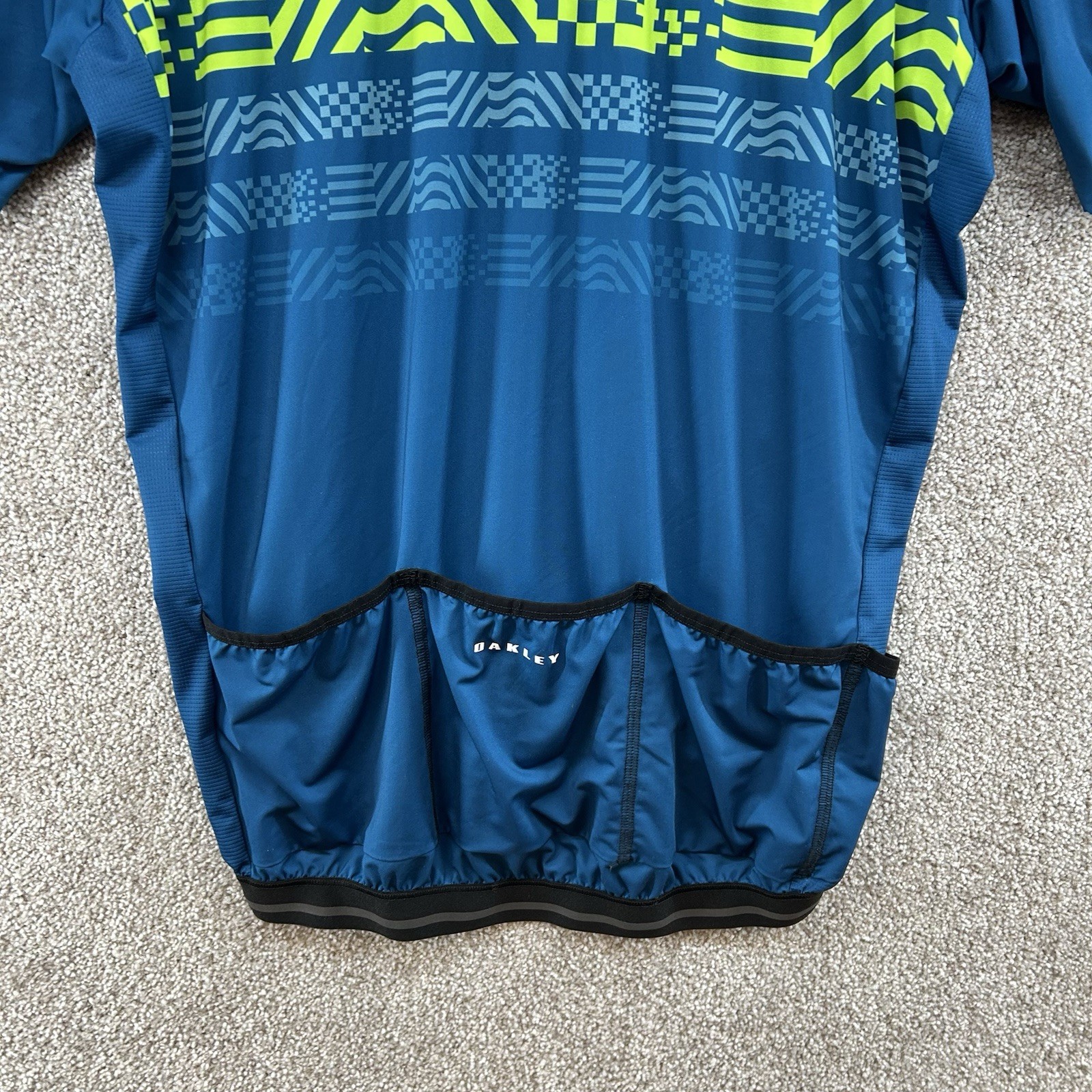 NWT Oakley Men’s Cycling Jersey Blue Rear Pockets Core Fit Size Large