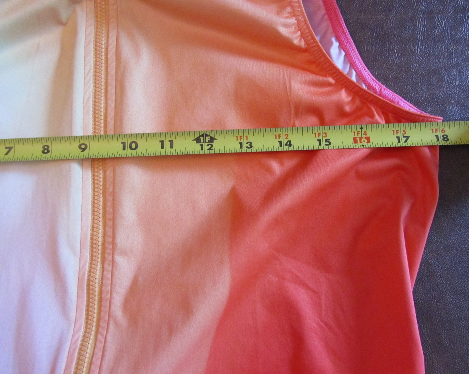 VELOCIO Women’s “Sunrise Blur” Zippered Wind Vest Size Medium 18″ P-P